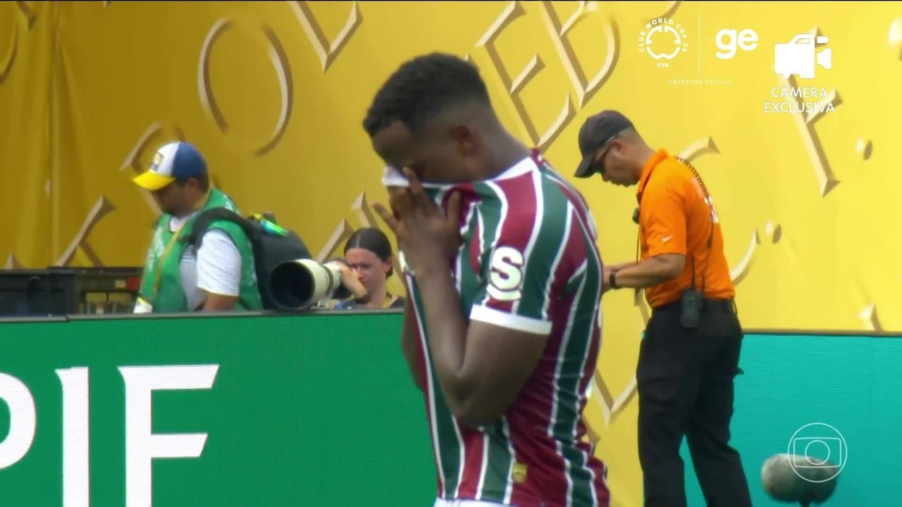 Arias se emociona e pede desculpas após eliminação do Fluminense para o Chelsea