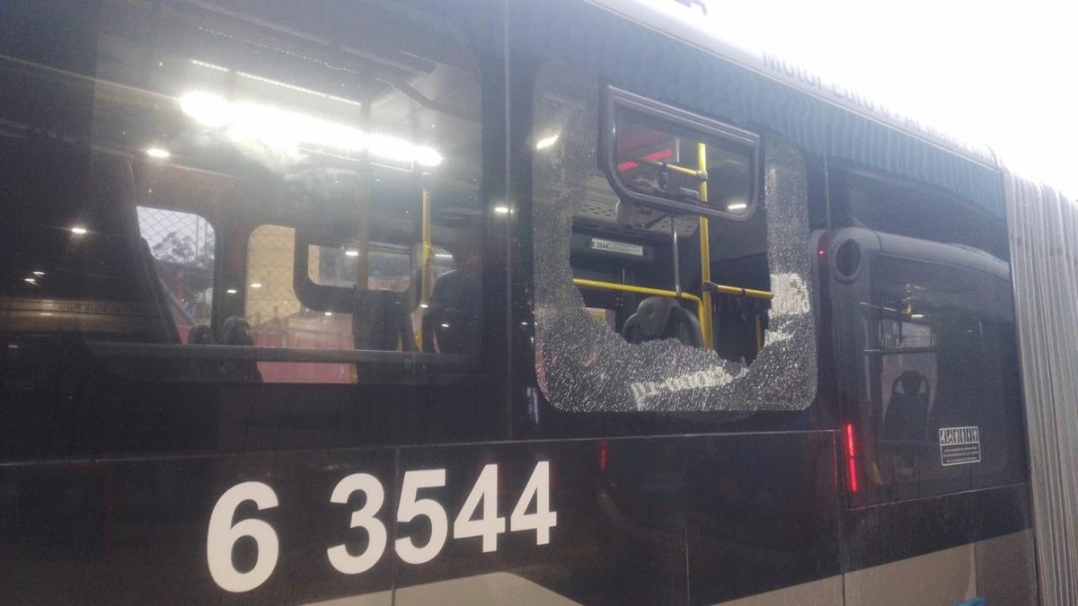 Dois homens são detidos por depredar mais de 800 ônibus em São Paulo