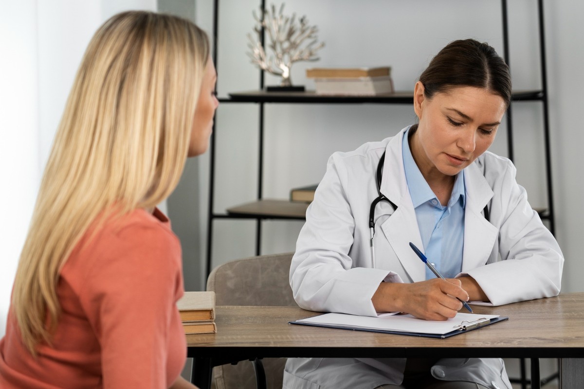 Médicos desvendam 10 mitos sobre menopausa, libido e alimentação na calorosa estação