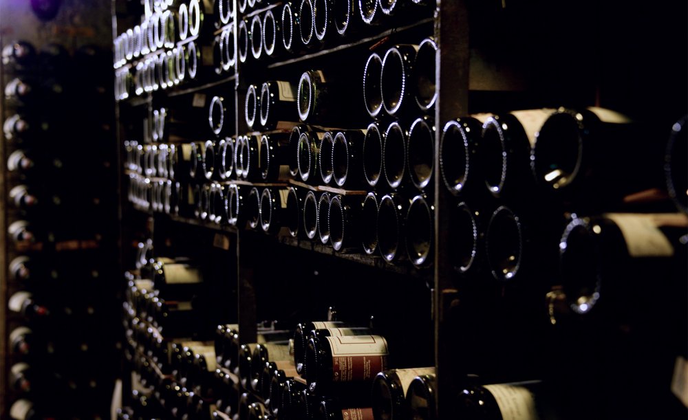Aprenda a montar sua cave de vinhos com este guia prático para iniciantes