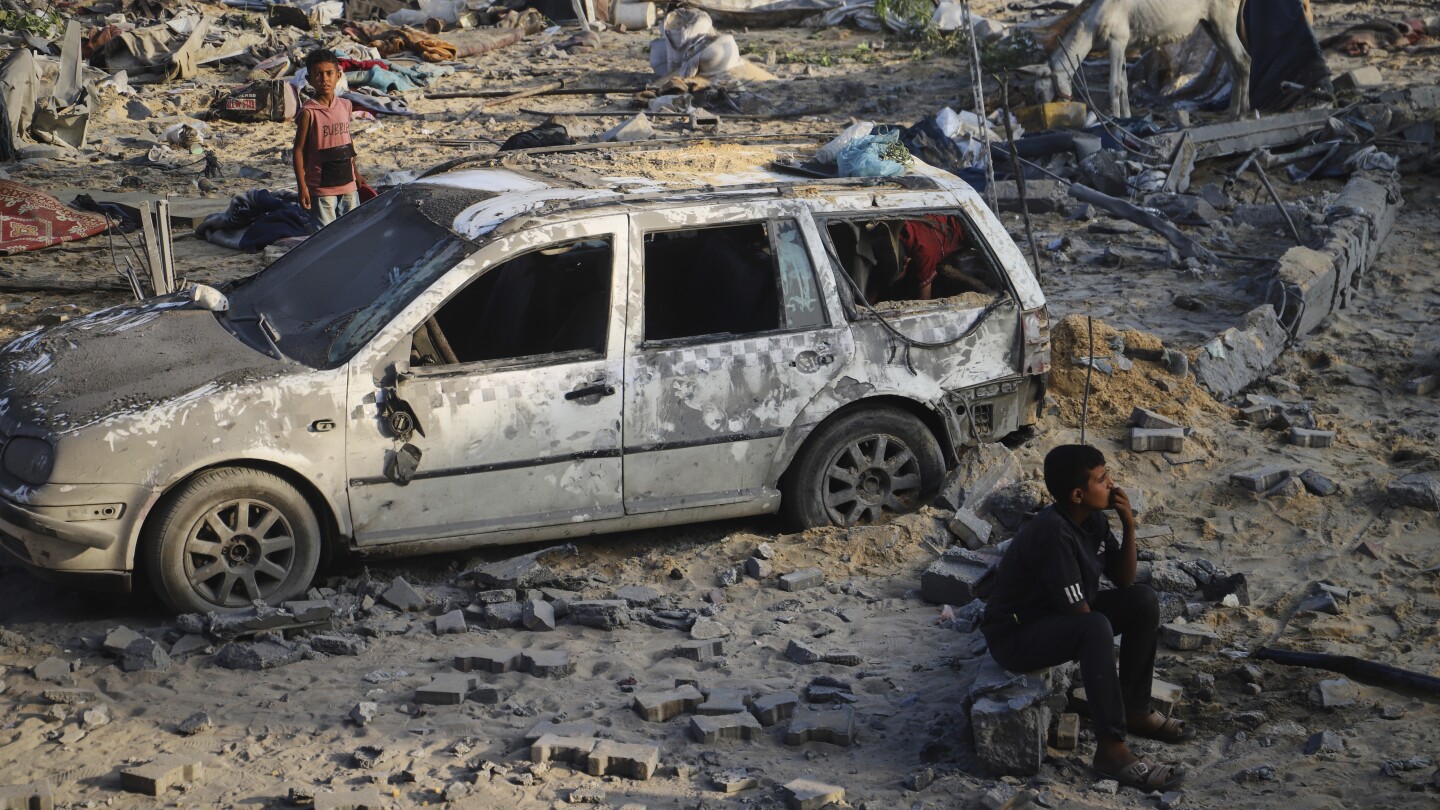 Fogo israelense mata dezenas em Gaza enquanto ajuda enfrenta caos na entrega