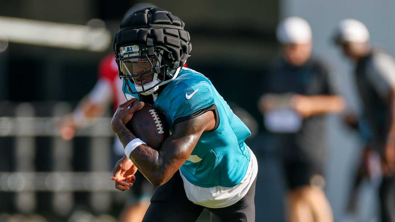 Travis Hunter se destaca jogando em duas posições com os Jaguars