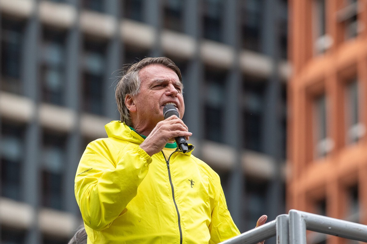 Bolsonaro revela quanto recebe mensalmente além das doações via PIX