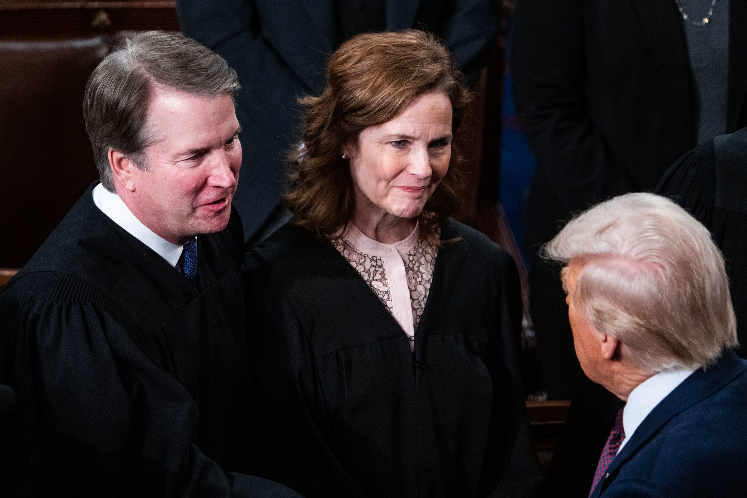 Trump critica juízes que nomeou e expressa descontentamento com Barrett