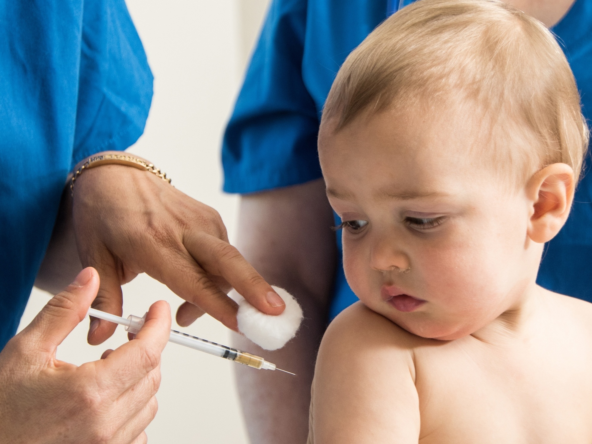 SUS inicia vacinação contra meningite para bebês de 1 ano a partir de hoje