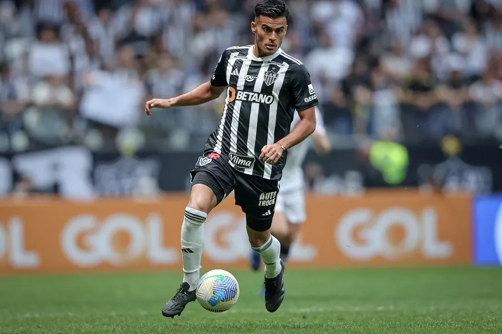Atlético-MG enfrenta crise financeira com dívidas e atrasos em contratações