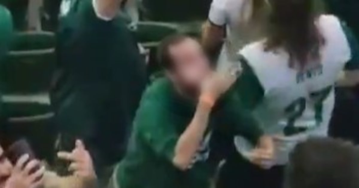 Palmeirense foi flagrado fazendo gestos racistas em direção à torcida do Cerro (Foto: Reprodução/@Mathimart16)