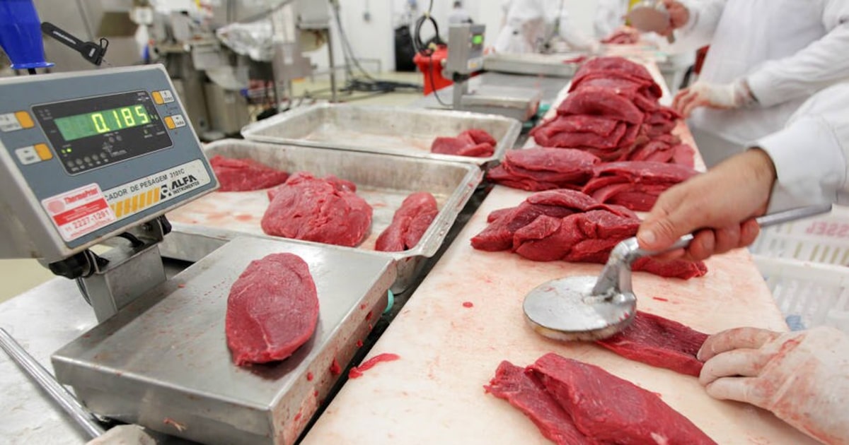 EUA enfrentam escassez de carne devido a tarifas sobre exportações do Brasil