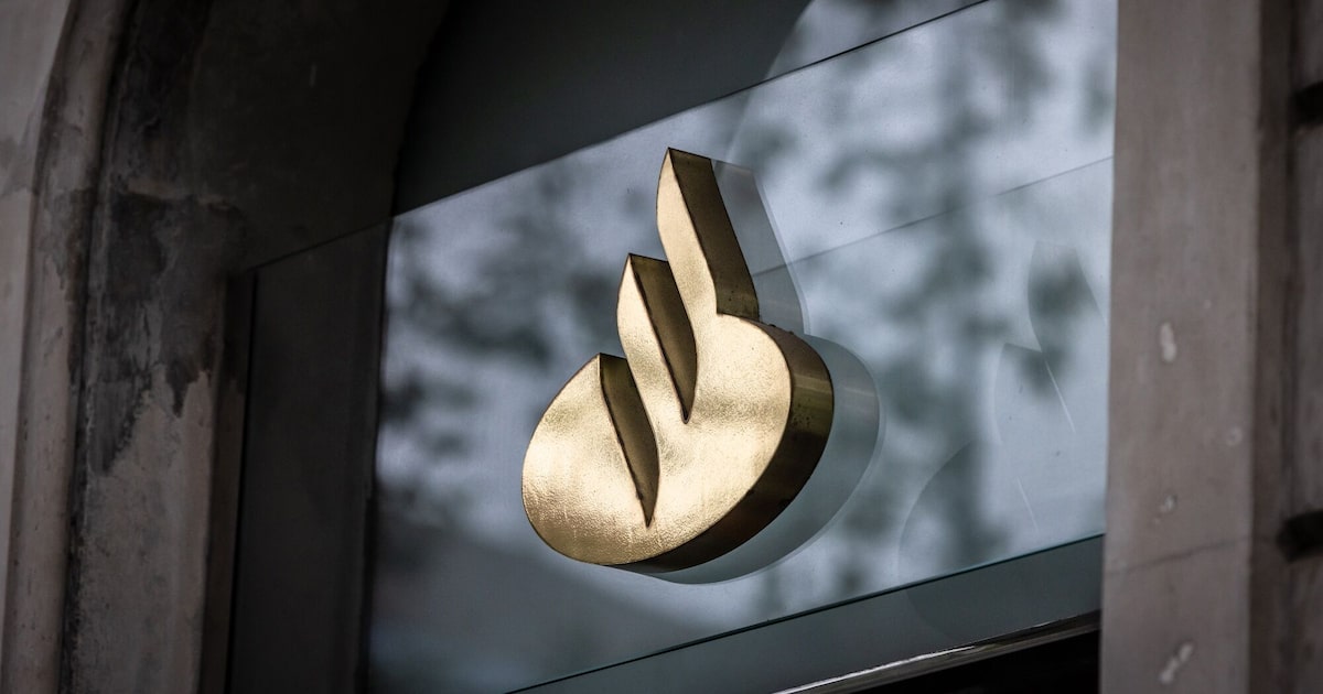 Santander registra lucro recorde global, mas enfrenta encargos de € 467 milhões no Brasil