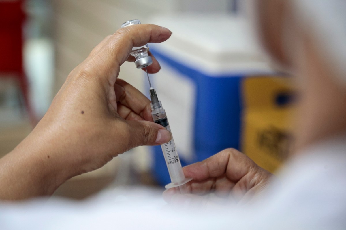 Vacinação contra Covid-19 para maiores de 65 anos começa no Rio nesta terça-feira