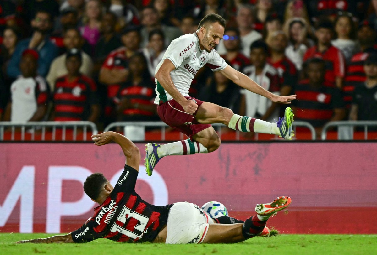 Flamengo aguarda exame de Danilo após suspeita de lesão nesta segunda-feira