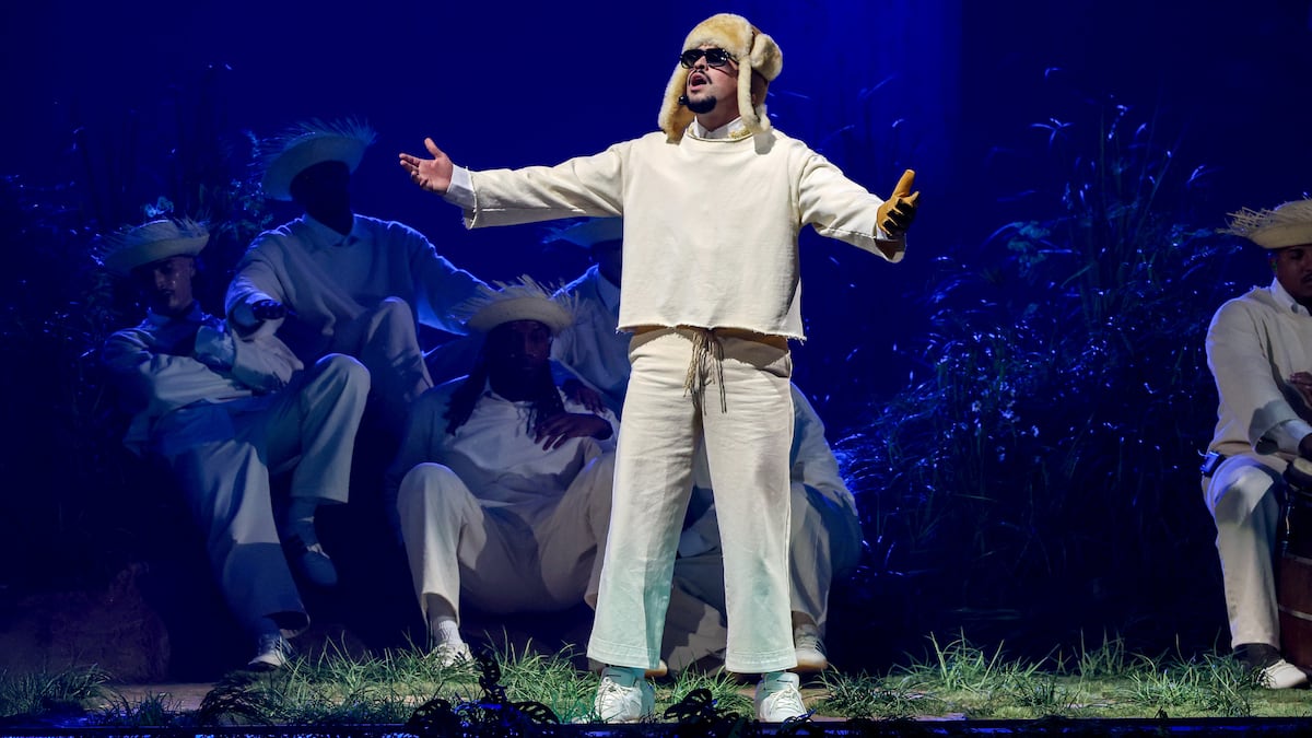 Bad Bunny celebra amor por Porto Rico em início de 30 shows na ilha
