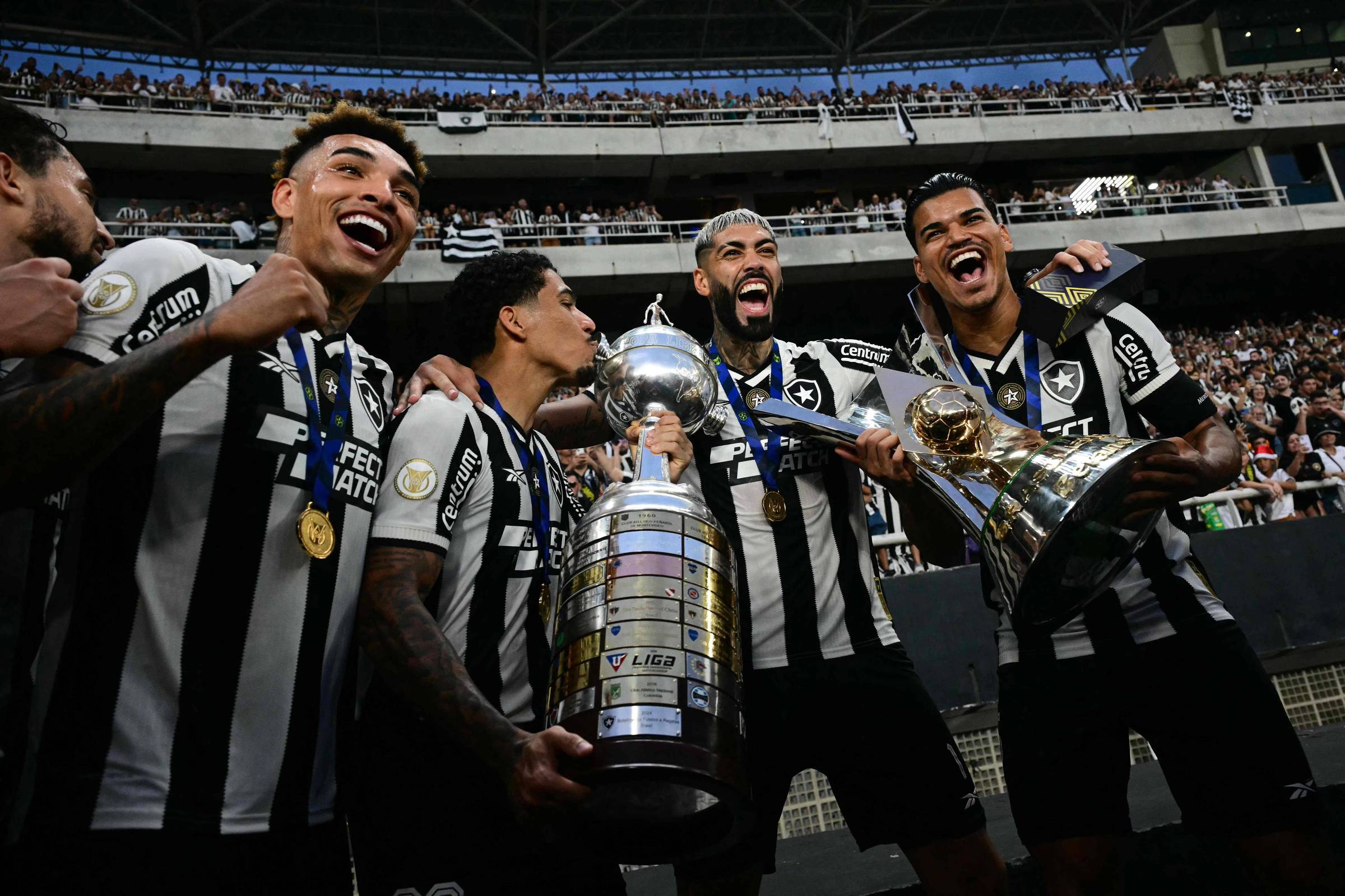 SBT disputa com a Globo a transmissão da Libertadores após quatro anos fora