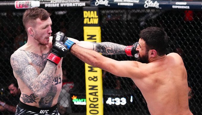 Daniel Frunza não pôde voltar para o segundo round da luta e sofreu TKO. (Foto: Reprodução ‘X’/UFC)