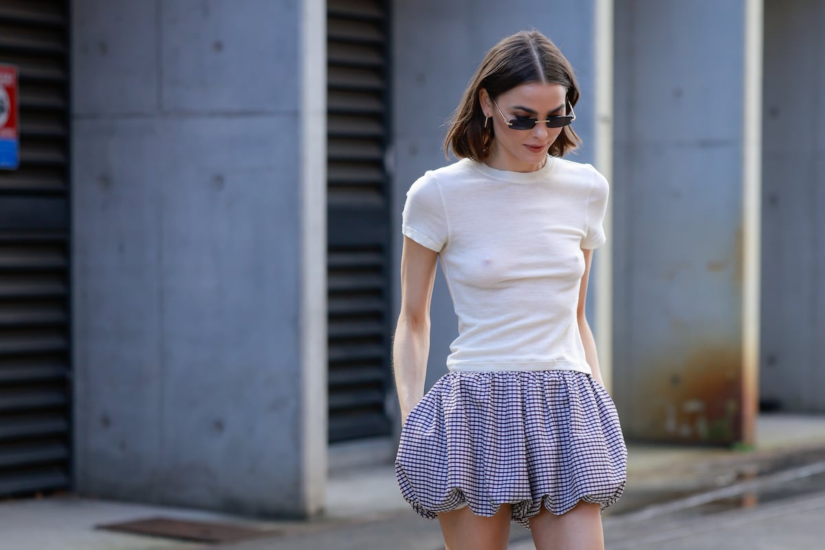 Minifalda retorna com força e simboliza esperança na moda atual