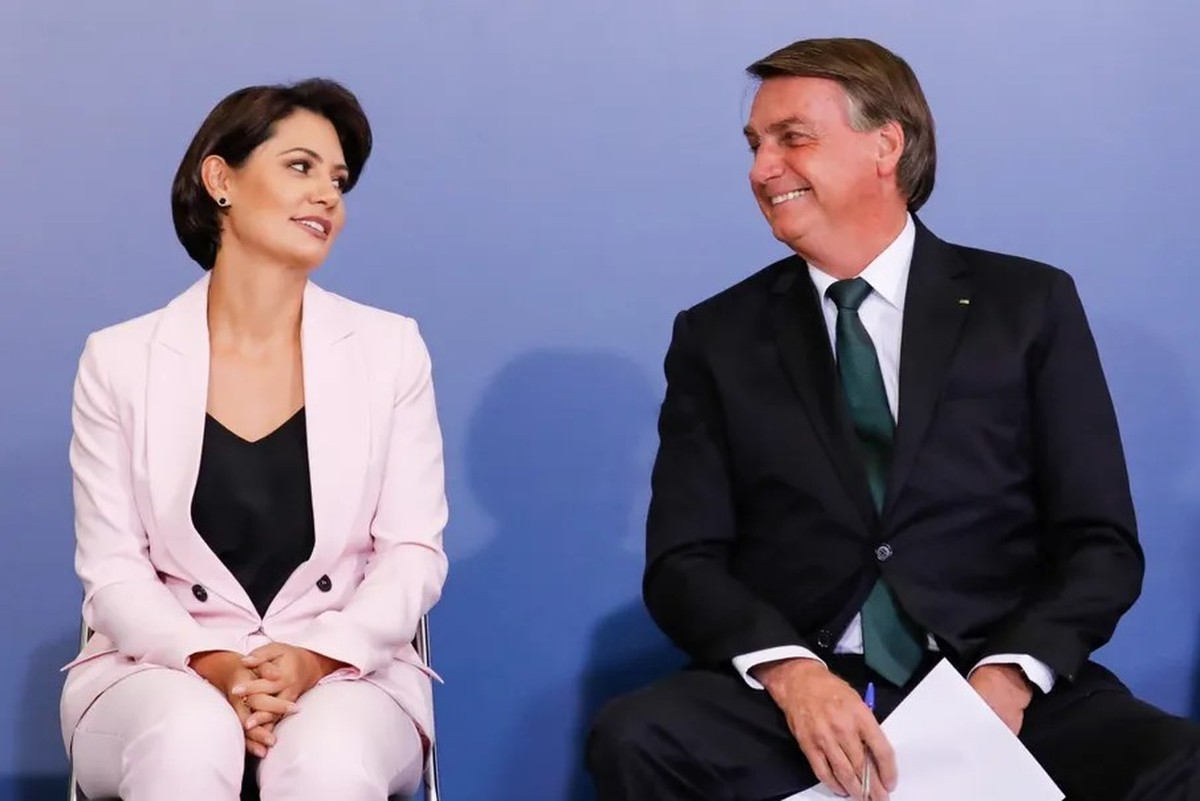 Bolsonaro revela que esposa não aprova sua participação em motociata de apoiadores