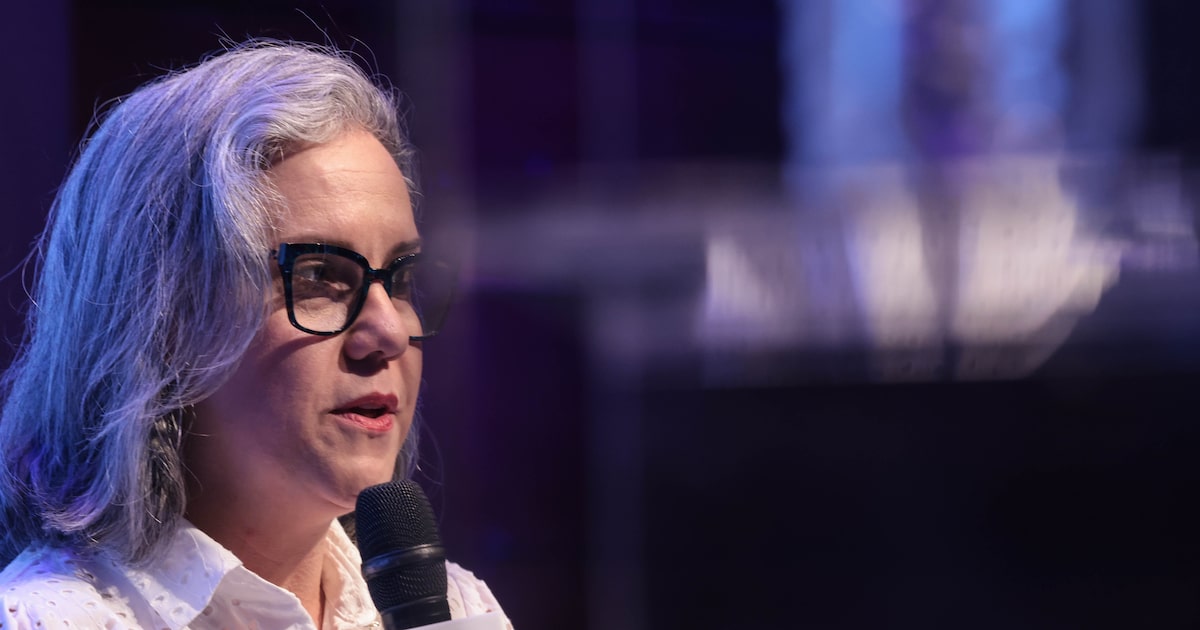 "Na computação quântica, você consegue percorrer mais de um caminho ao mesmo tempo, testando diferentes possibilidades simultaneamente", diz Ana Paula Appel, da IBM (Foto: Werther Santana/Estadão)
