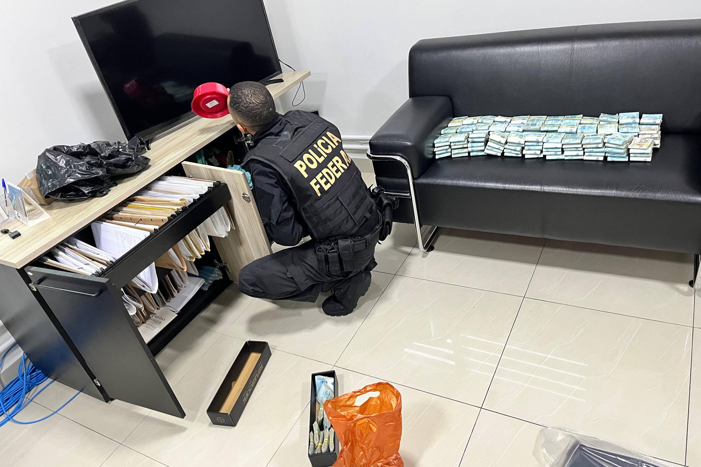 PF apreende quase R$ 3,2 milhões em operação contra corrupção em São Bernardo