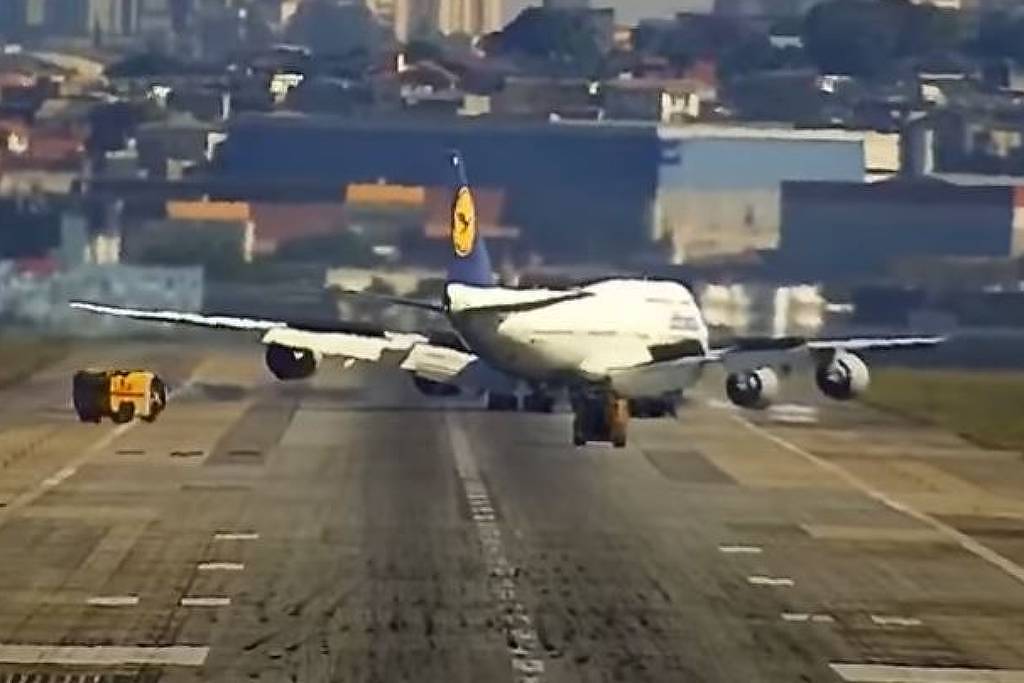Boeing 747 faz pouso de emergência em Guarulhos após tentativas frustradas na Argentina