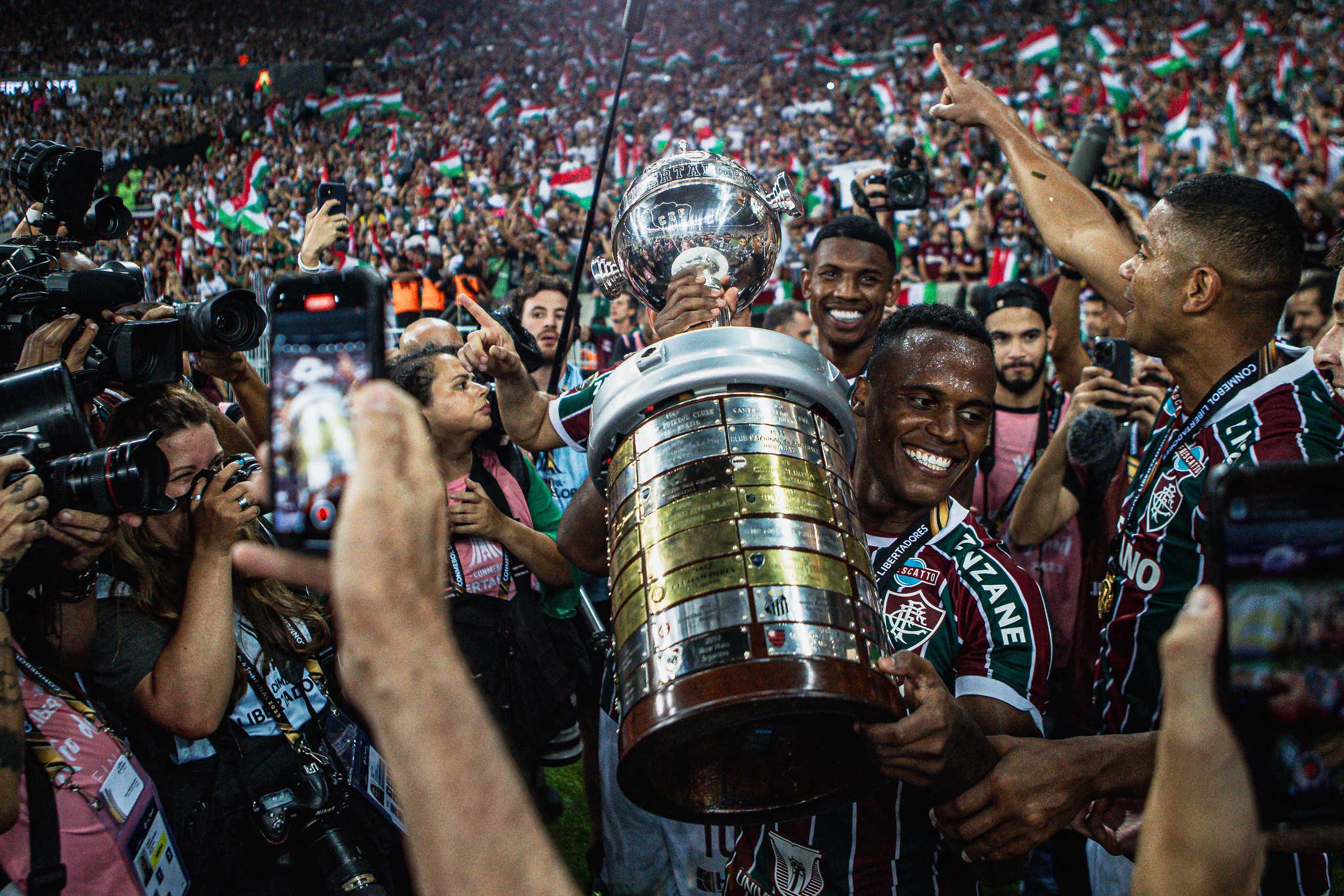 Fluminense rejeita proposta inicial do Wolves para negociar Arias