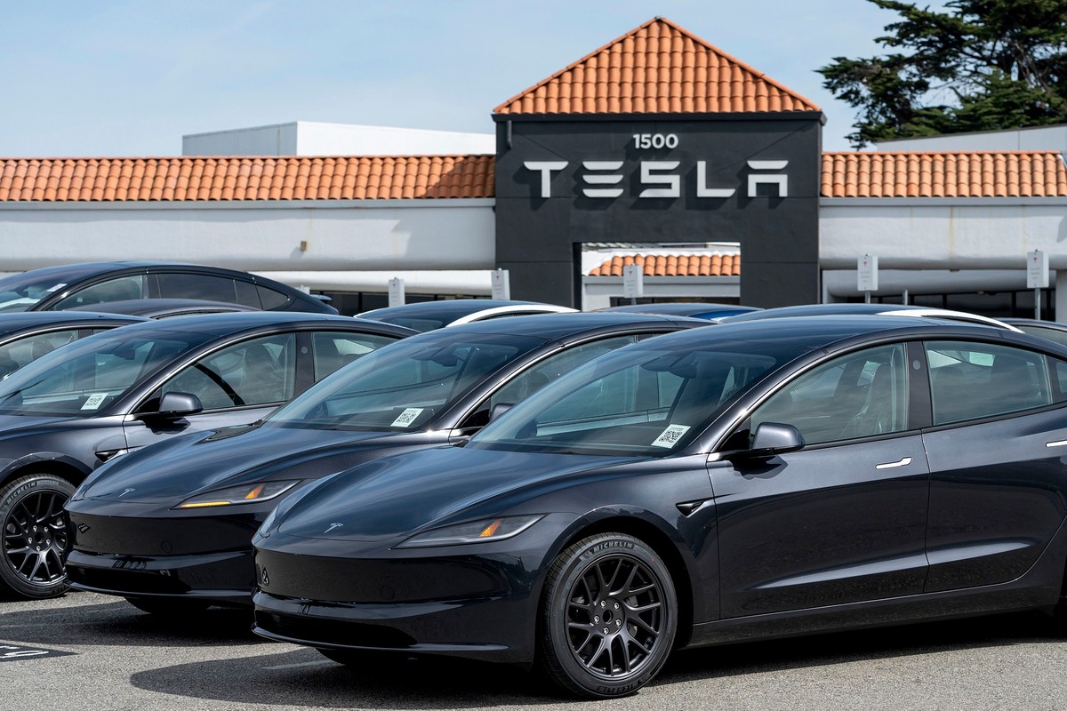Tesla entrega primeiro carro de forma autônoma na casa de cliente