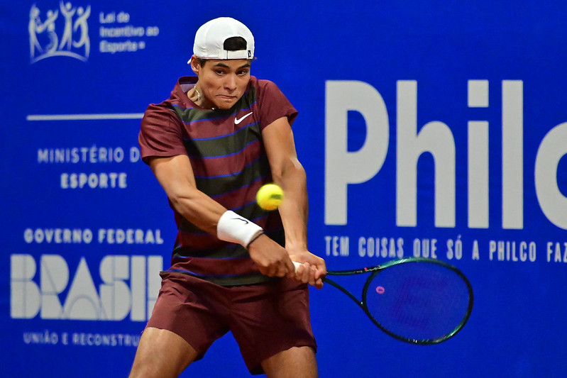 Guto conquista primeiro ponto na ATP após vitória em duelo de três horas
