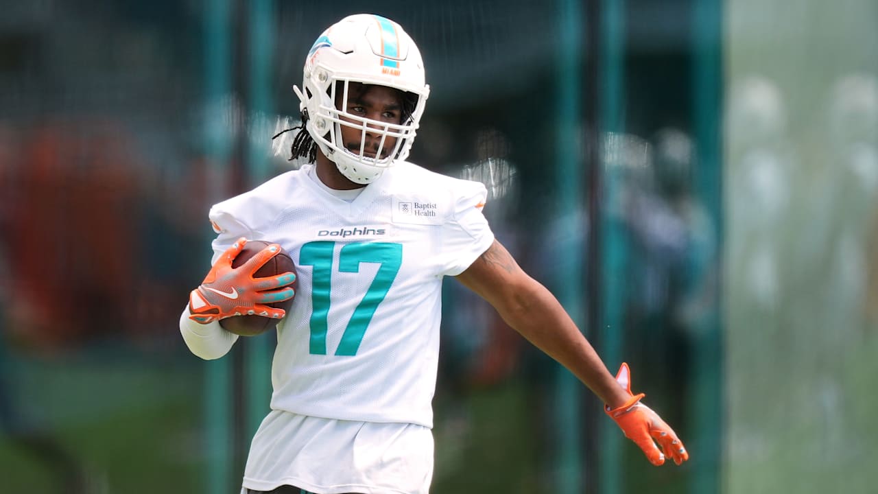 Jaylen Waddle busca superar dificuldades de 2024 e retomar bom desempenho