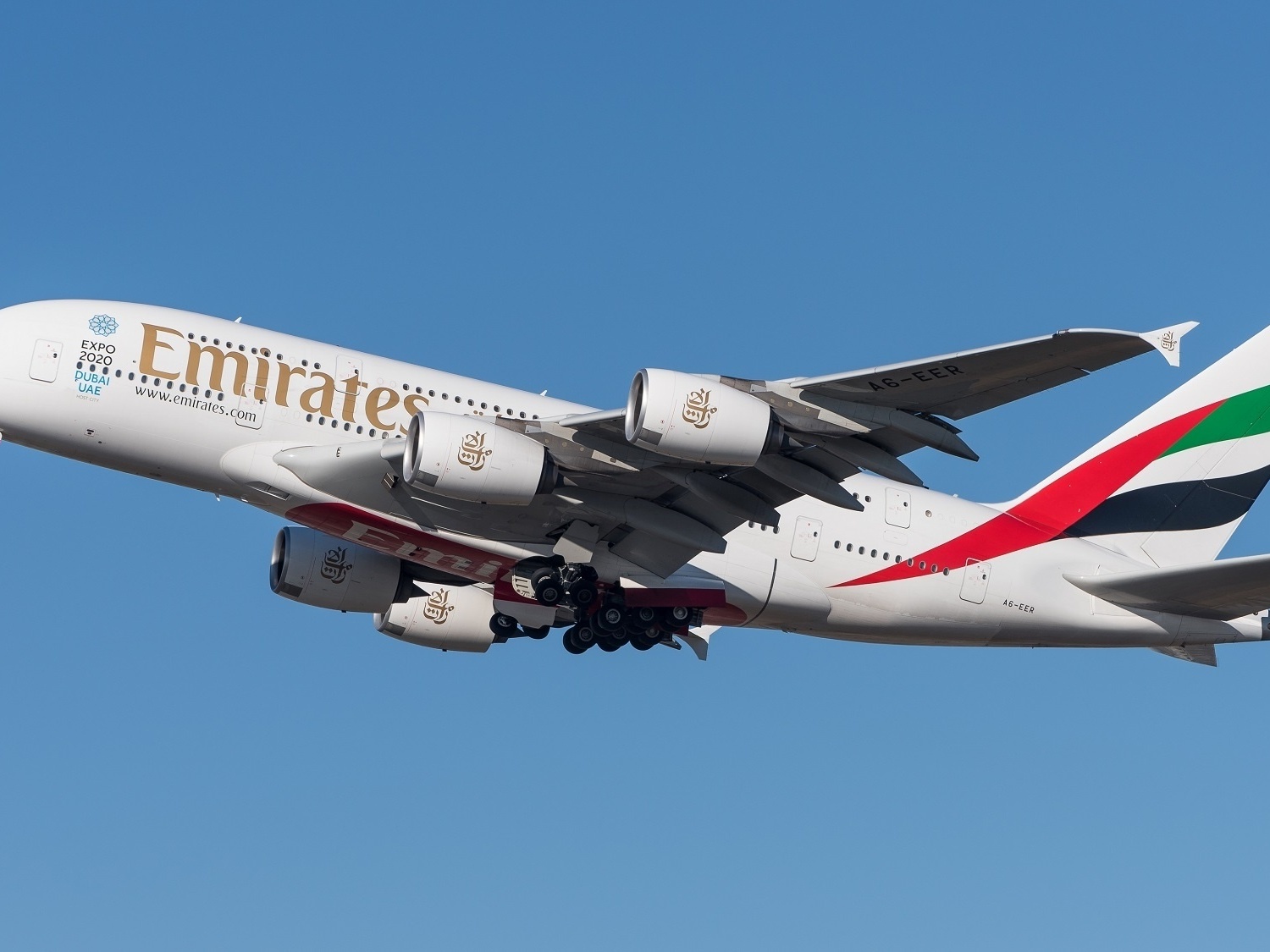 Avião gigante faz manobras em SP após falha técnica inesperada