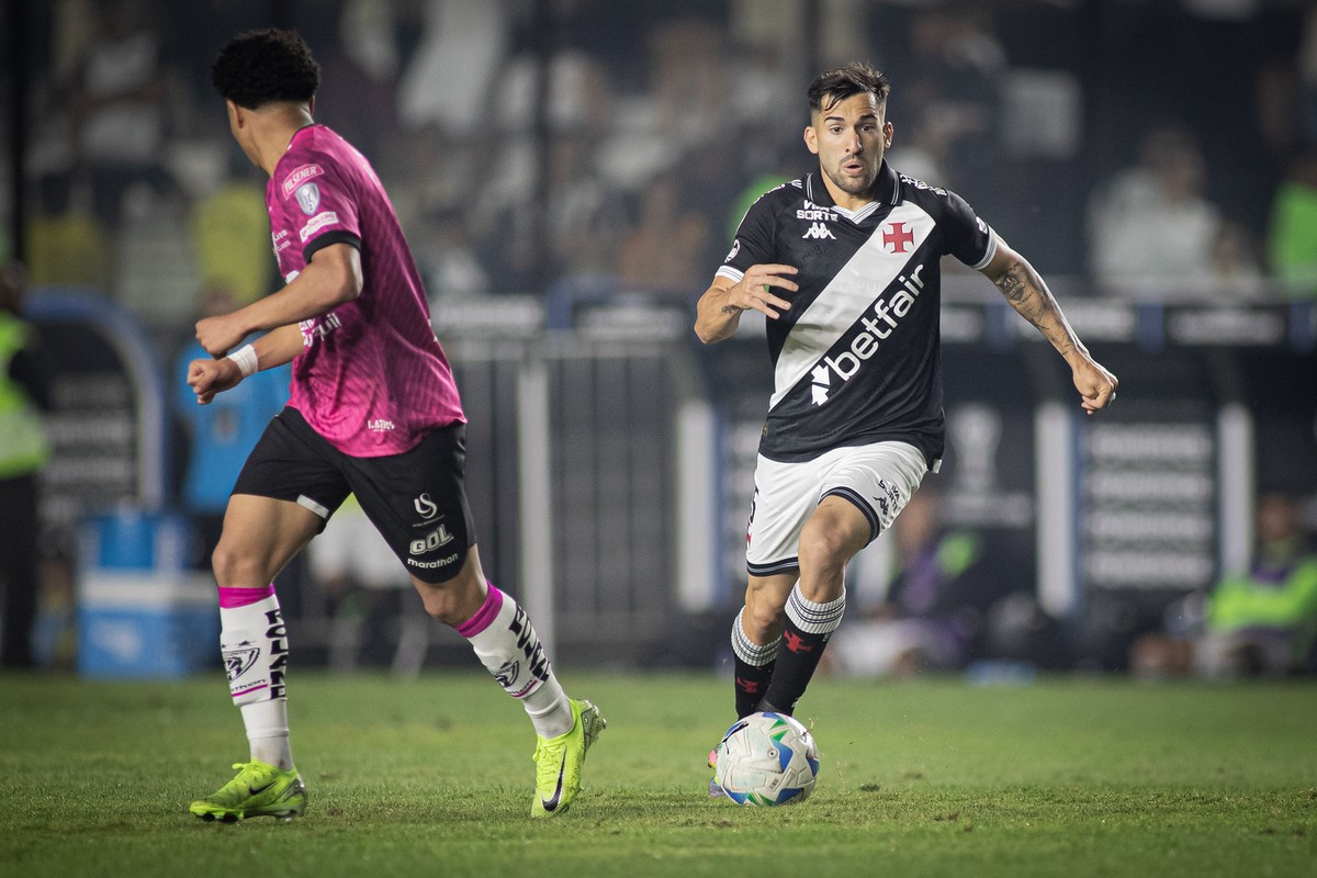 Vasco enfrenta crises internas e externas após eliminação na Sul-Americana