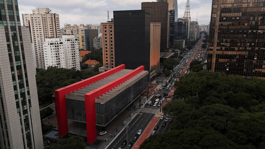 Economia brasileira deve enfrentar tarifas de 50% impostas por Trump