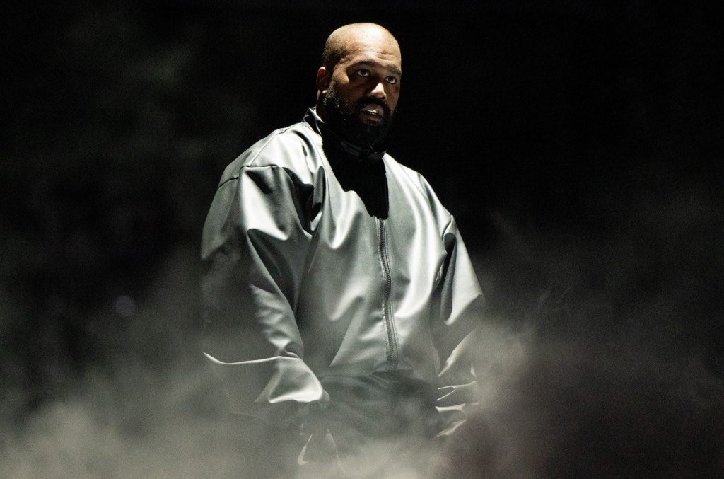 Kanye West está novamente em destaque. Desta vez, ele critica a habilidade de Kendrick Lamar e Tyler, the Creator como rappers. (Foto: Reprodução)