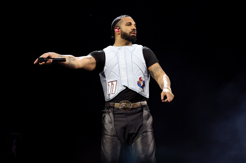 Drake se manifesta sobre gritos de 'F—k Kendrick' no Wireless Festival 2025