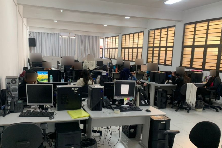 Polícia prende 60 suspeitos e desmantela central de golpes telefônicos