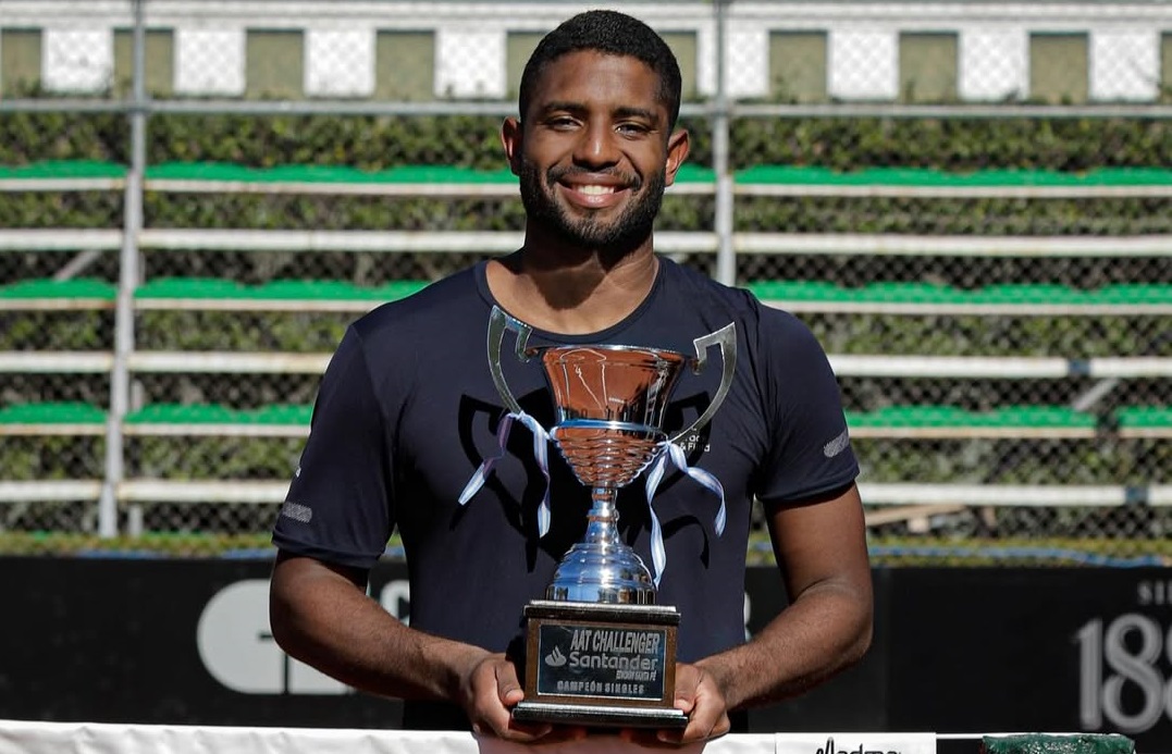 Reis celebra conquista do troféu após intensa luta e dedicação