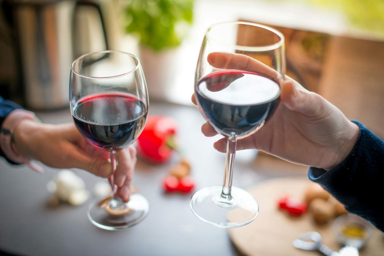 Sommelière recomenda vinhos de qualidade por menos de 100 reais para brindar