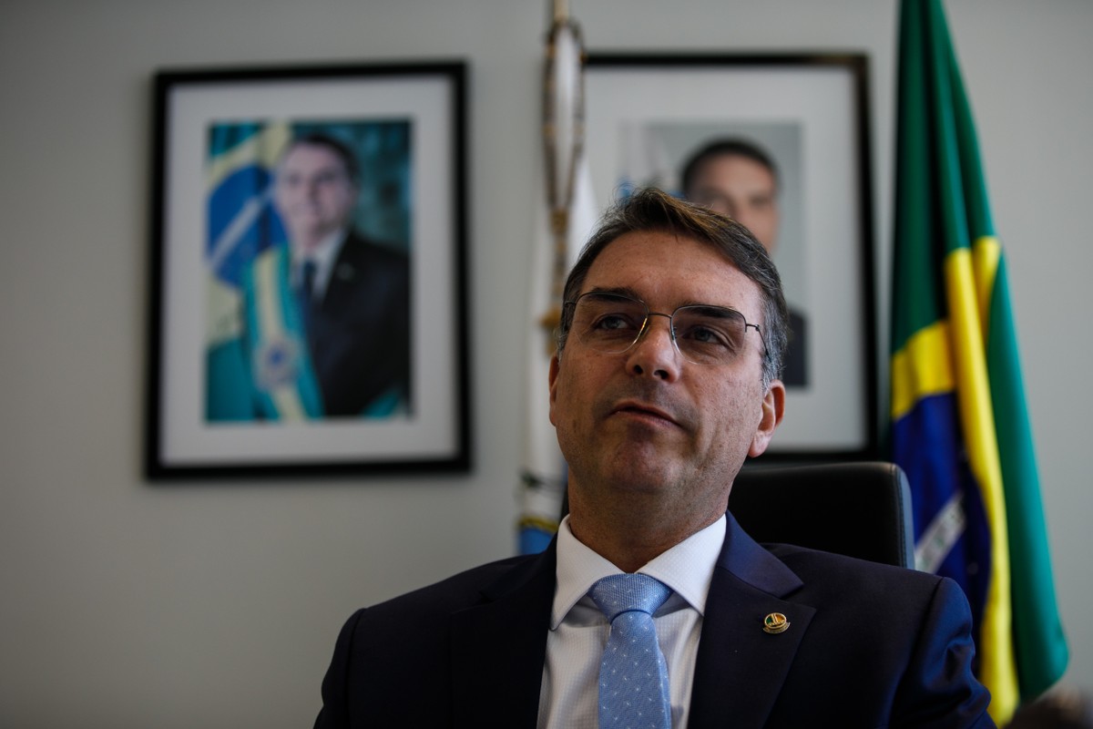 Flávio Bolsonaro apoia candidato de Cláudio Castro na disputa pelo governo do Rio