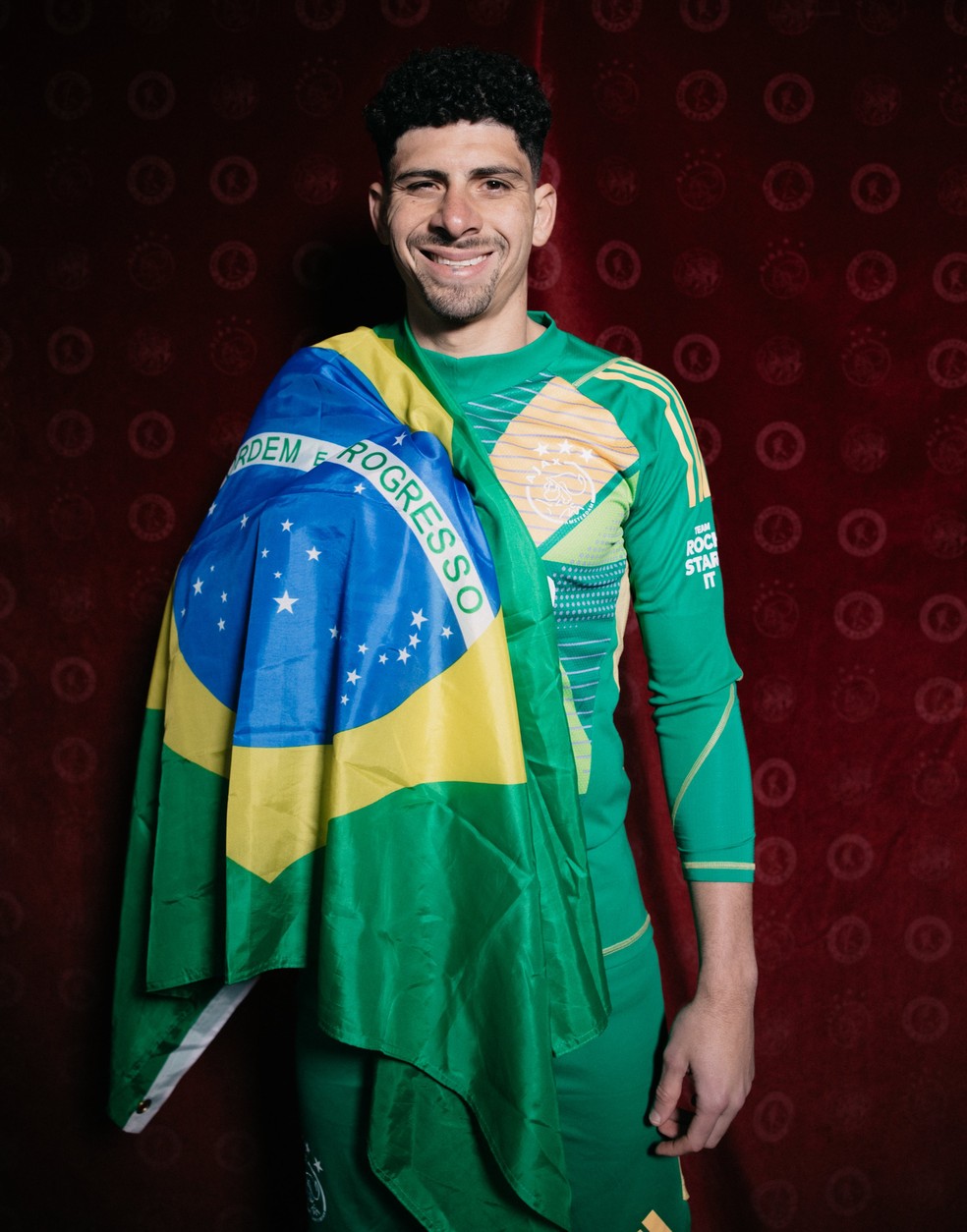 Matheus Magalhães na apresentação no Ajax (Foto: Divulgação/Ajax)