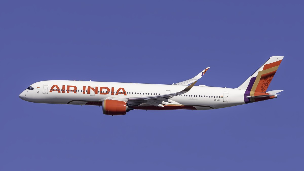 Passageiros e tripulantes da Air India passam mal após refeição servida a bordo