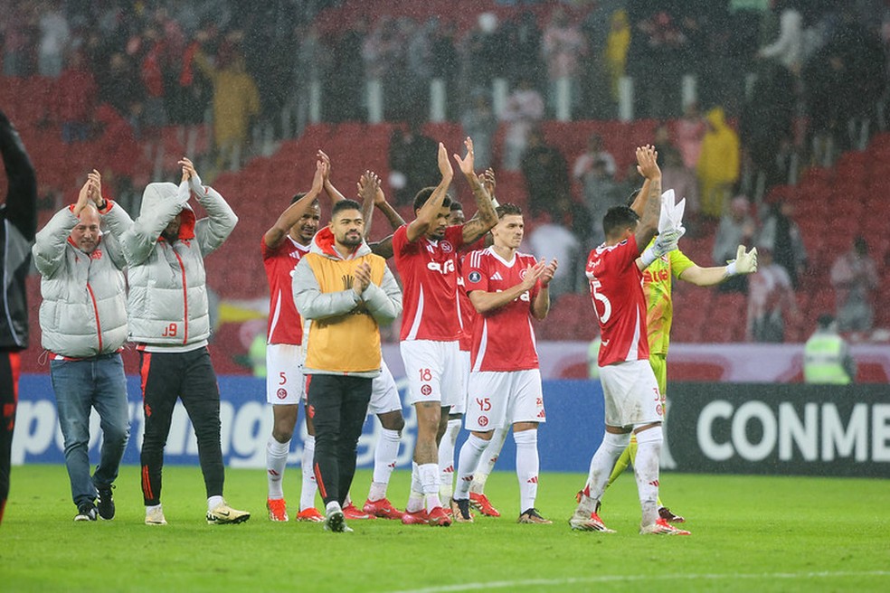 Inter vence Bahia de virada e garante liderança do Grupo F na Libertadores