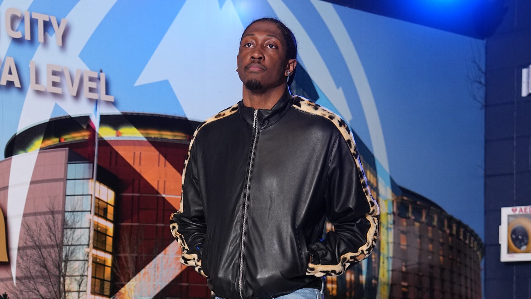 Jalen Williams é multado em R$ 25 mil por usar roupa com palavrões em coletiva