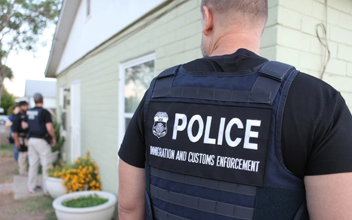 Grupos cristãos processam governo Trump por busca de imigrantes em igrejas