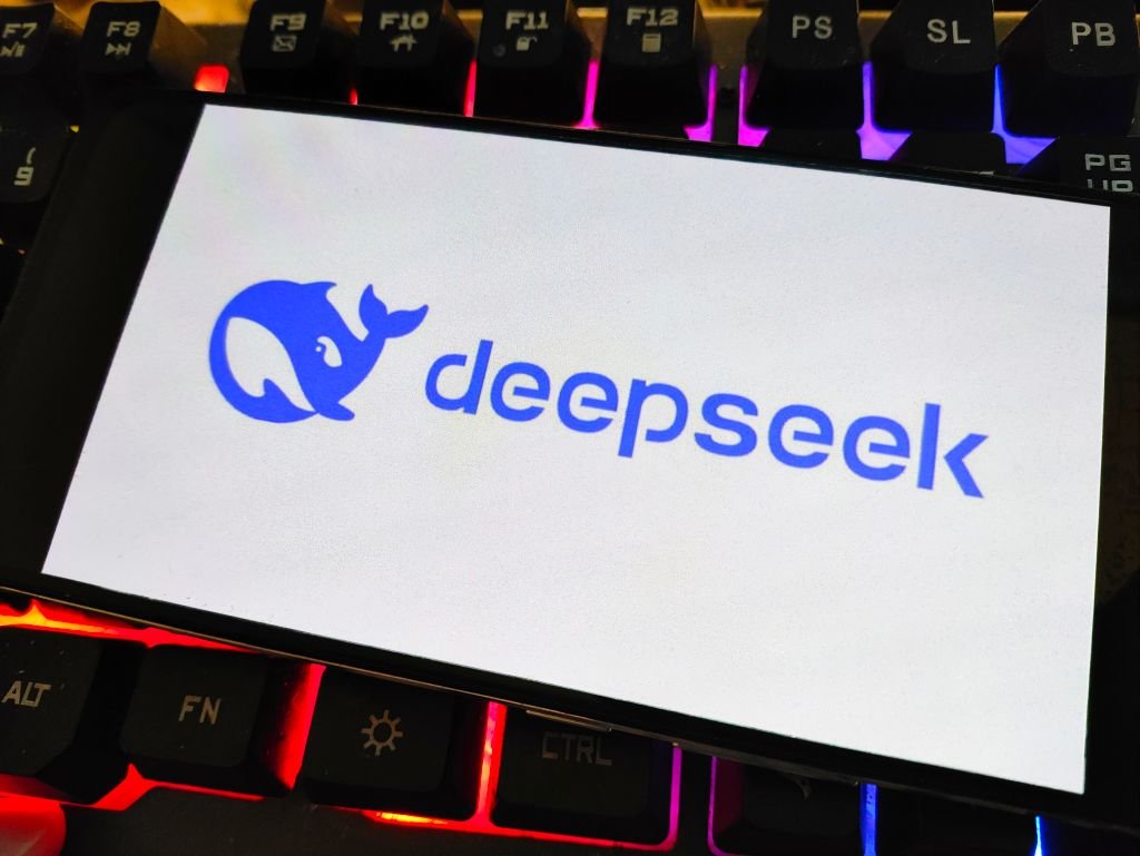 DeepSeek revoluciona o mercado com IA que reflete antes de se comunicar