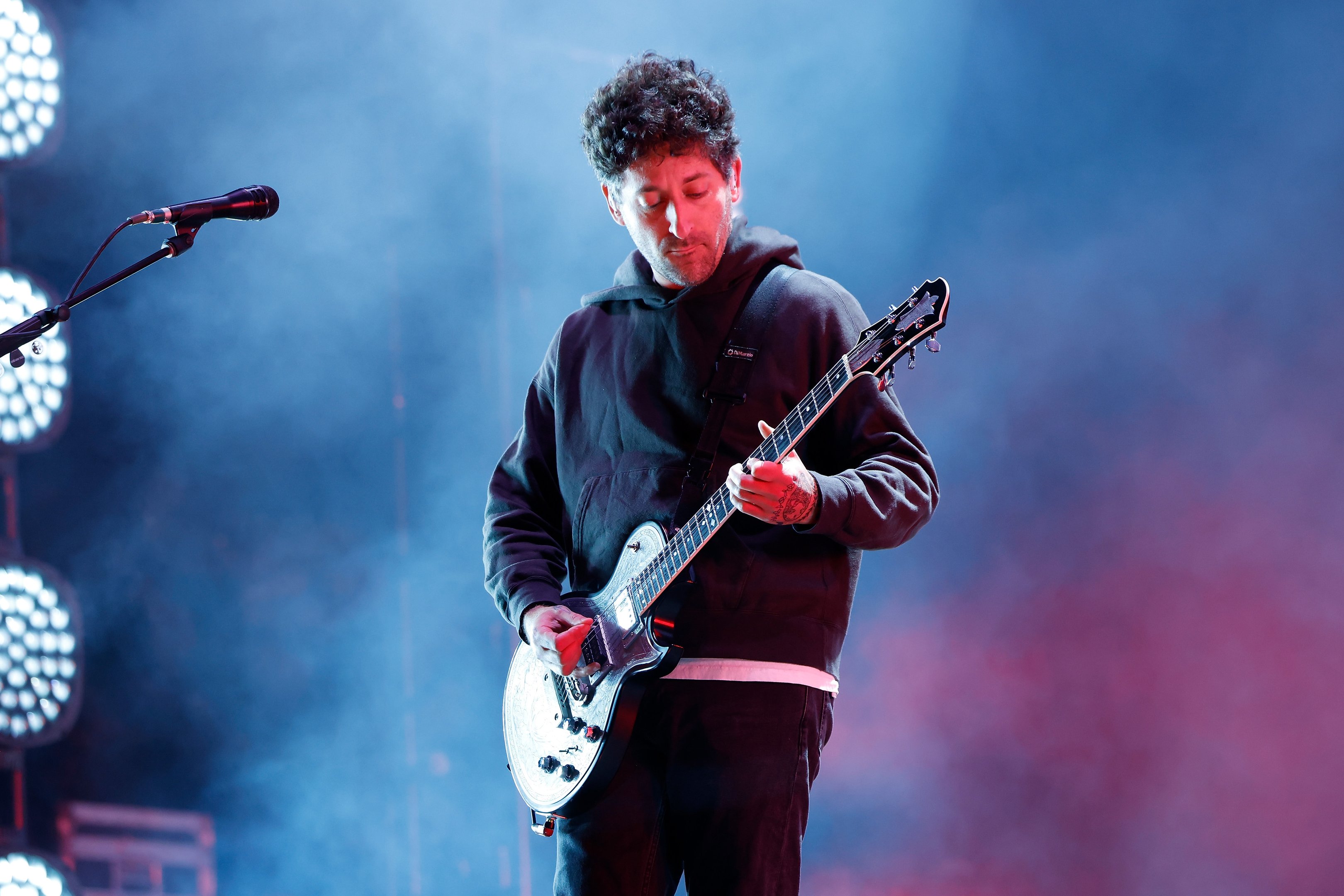 Fall Out Boy anuncia afastamento de guitarrista por problemas de saúde antes do Brasil