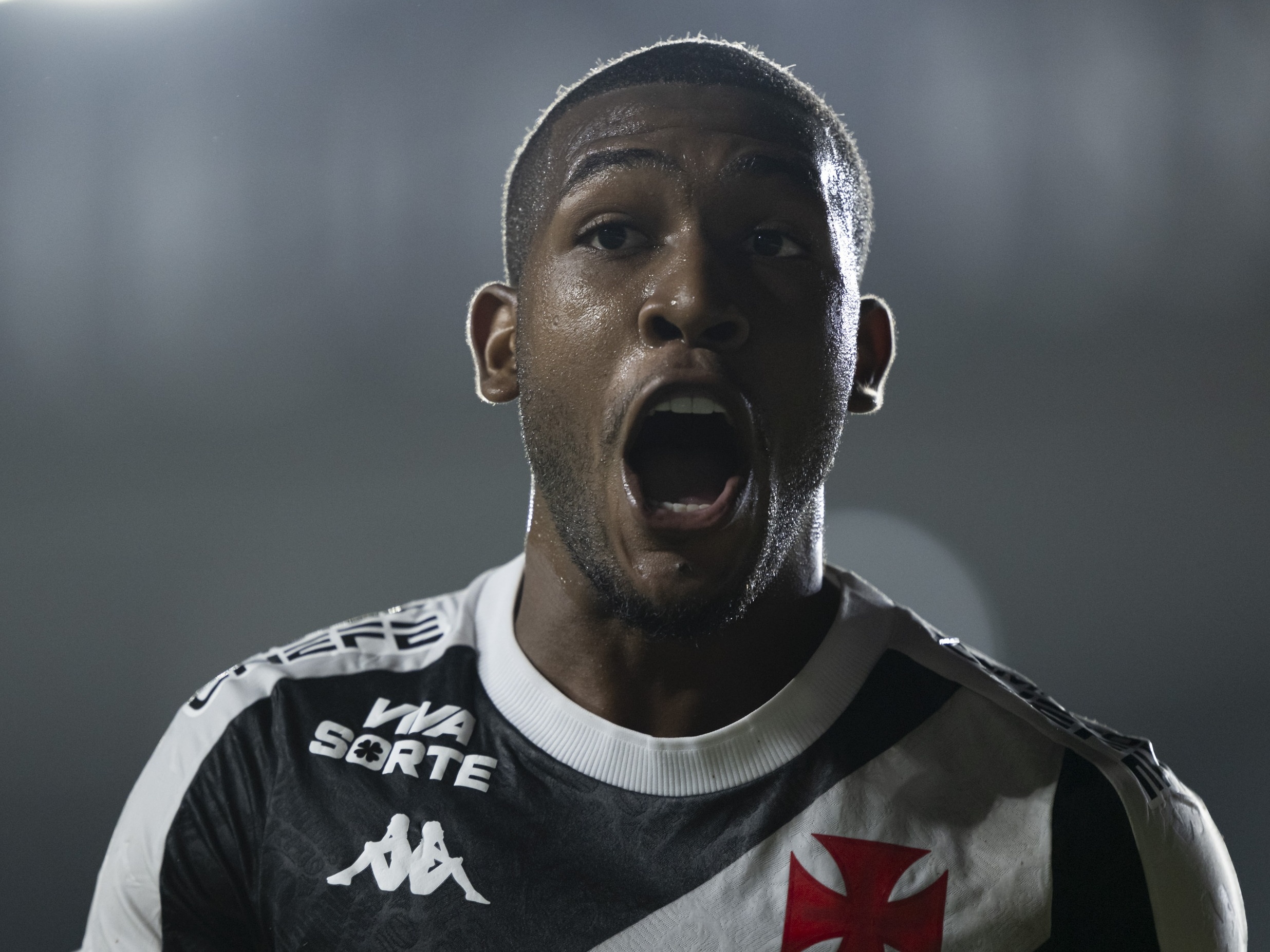 Vasco supera Operário em emocionante disputa de pênaltis e avança na Copa do Brasil