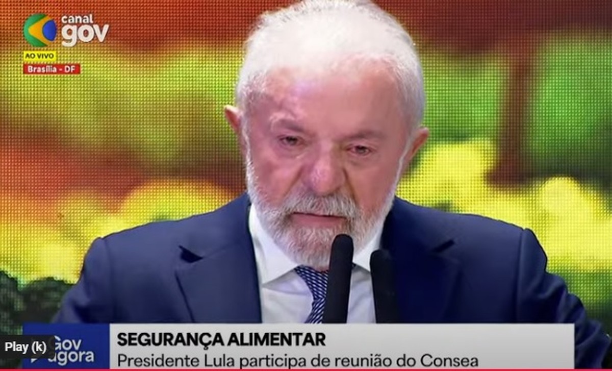 Lula se emociona e alerta sobre risco de fome em evento no Planalto