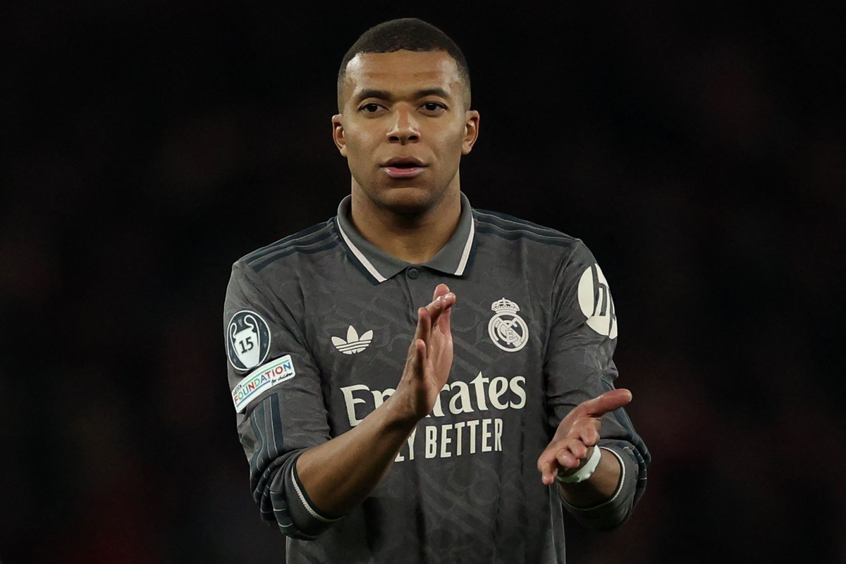 Mbappé consegue bloqueio das contas do PSG (Foto: Adrian Dennis / AFP)