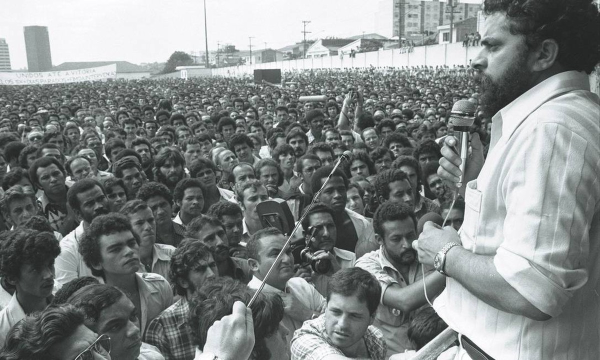 Acadêmicos de Niterói homenageiam Lula com enredo especial no carnaval 