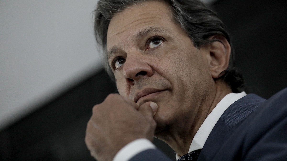 Gastos públicos permanecem congelados até Brasil alcançar sustentabilidade, diz Haddad