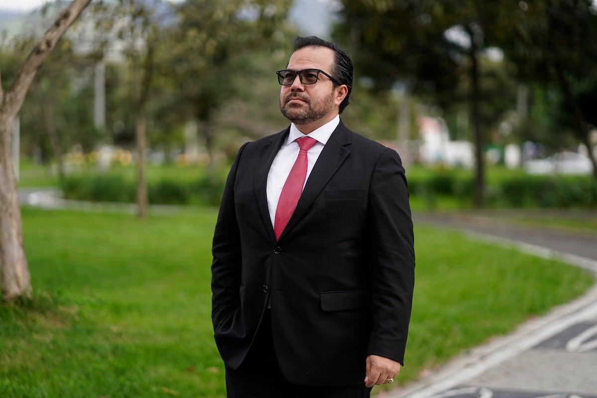 Gustavo Petro é acusado de traição à pátria por seu advogado e ex-ministro Leyva