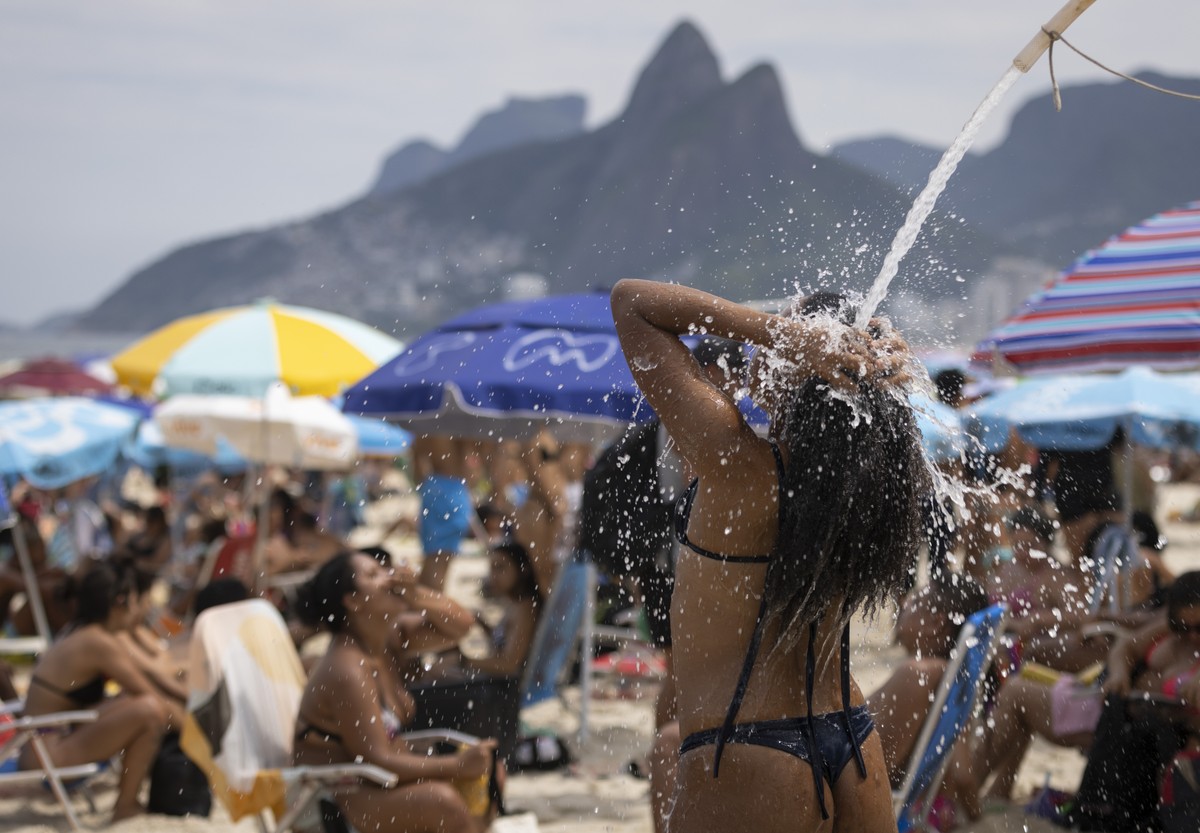 Praias refletem mudanças de costumes e promovem liberdade ao longo do século